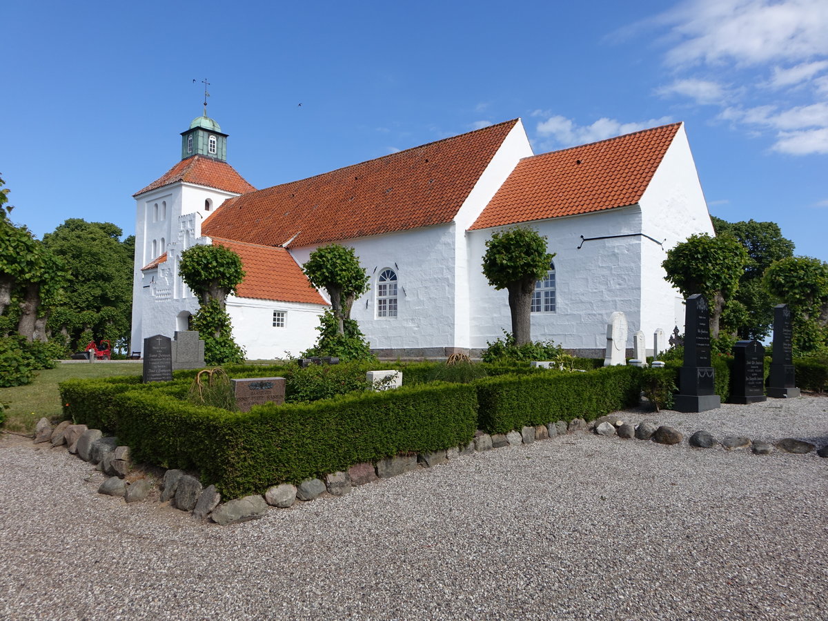 Krogsblle, Ev. Kirche, erbaut im 15. Jahrhundert, Kirchturm von 1839 (06.06.2018)