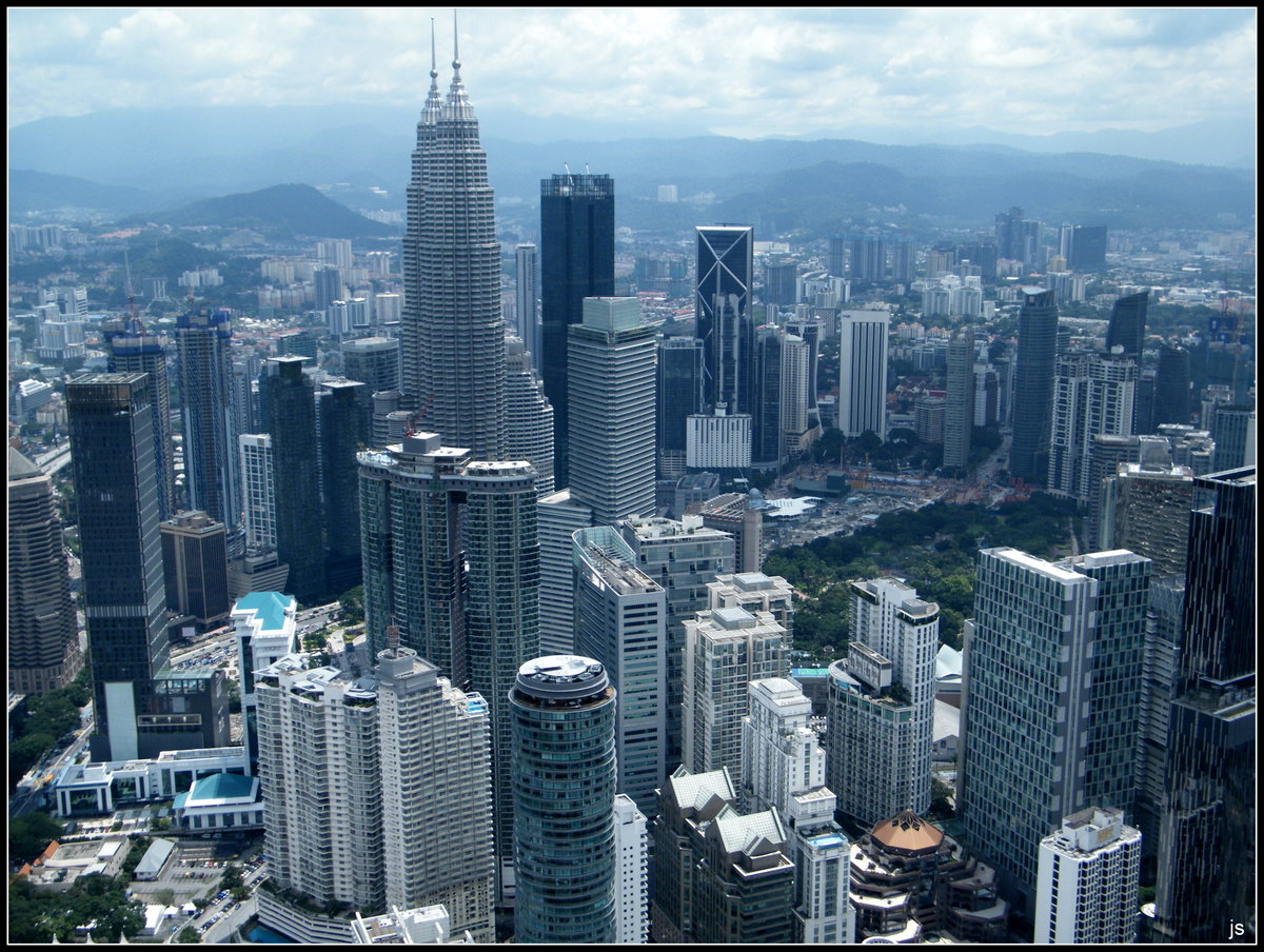 Kuala Lumpur, die Hauptstadt Malaysias und zugleich die pulsierende Weltmetropole Sd-Ost-Asiens, die Stadt der Hochhuser und Wolkenkratzer, auf diesem Bereich im stndigen Wettbewerb mit benachbartem Singapur, aufgenommen im September 2018.