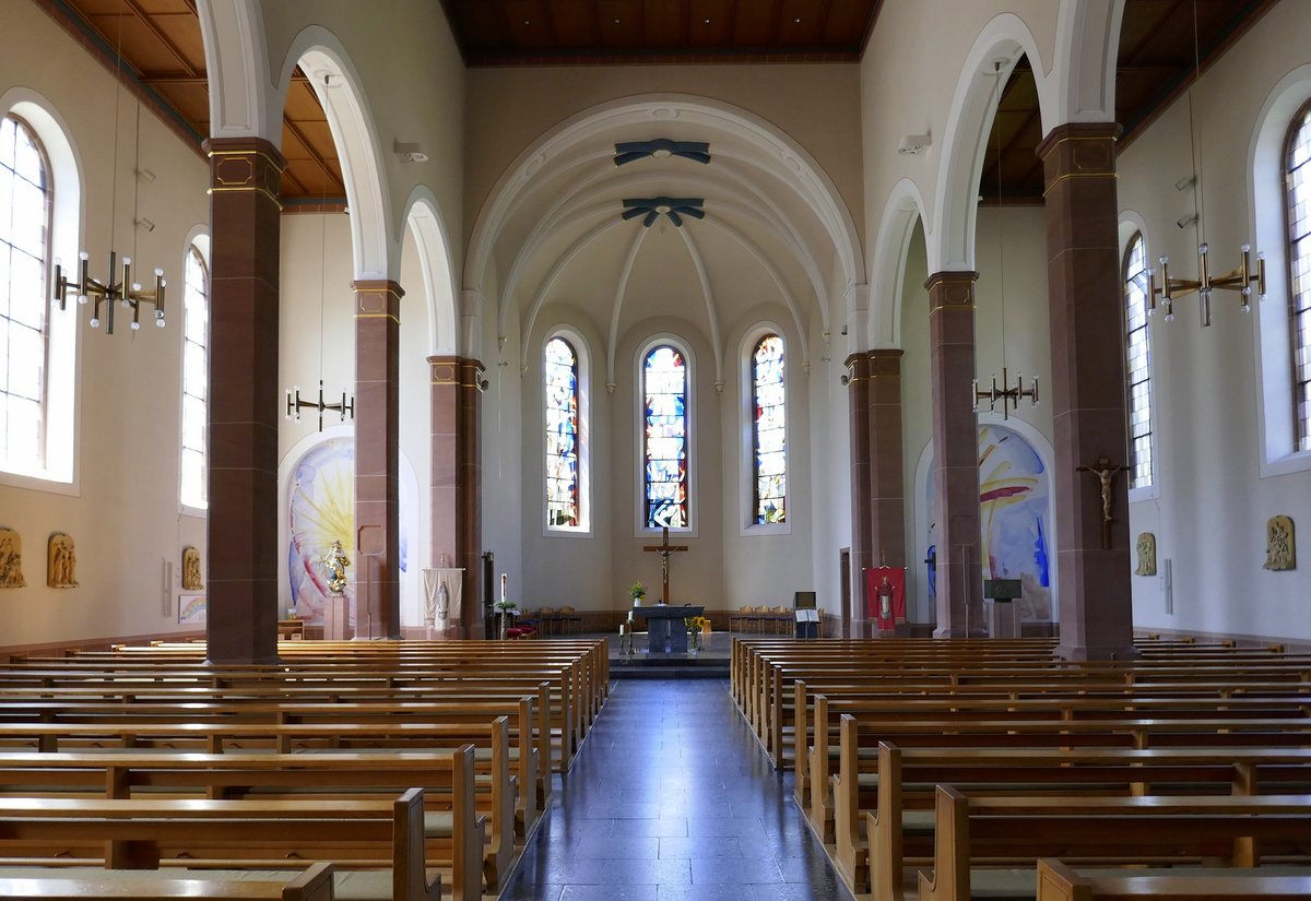 Lahr-Sulz, Blick zum Altar in der St.Peter und Paul-Kirche, Juli 2019