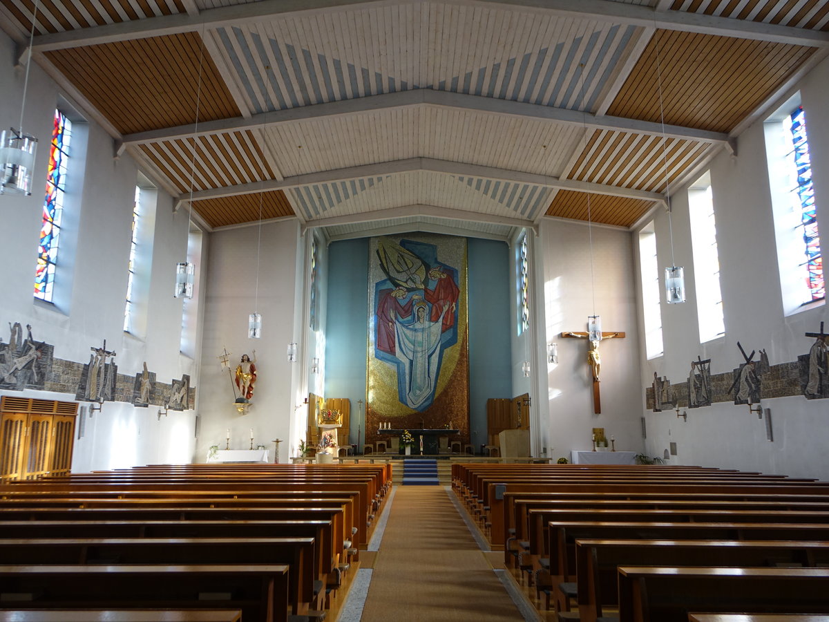 Laiblfing, Innenraum der Pfarrkirche Maria Himmelfahrt, Relief im Chor von 2002 (13.11.2016)