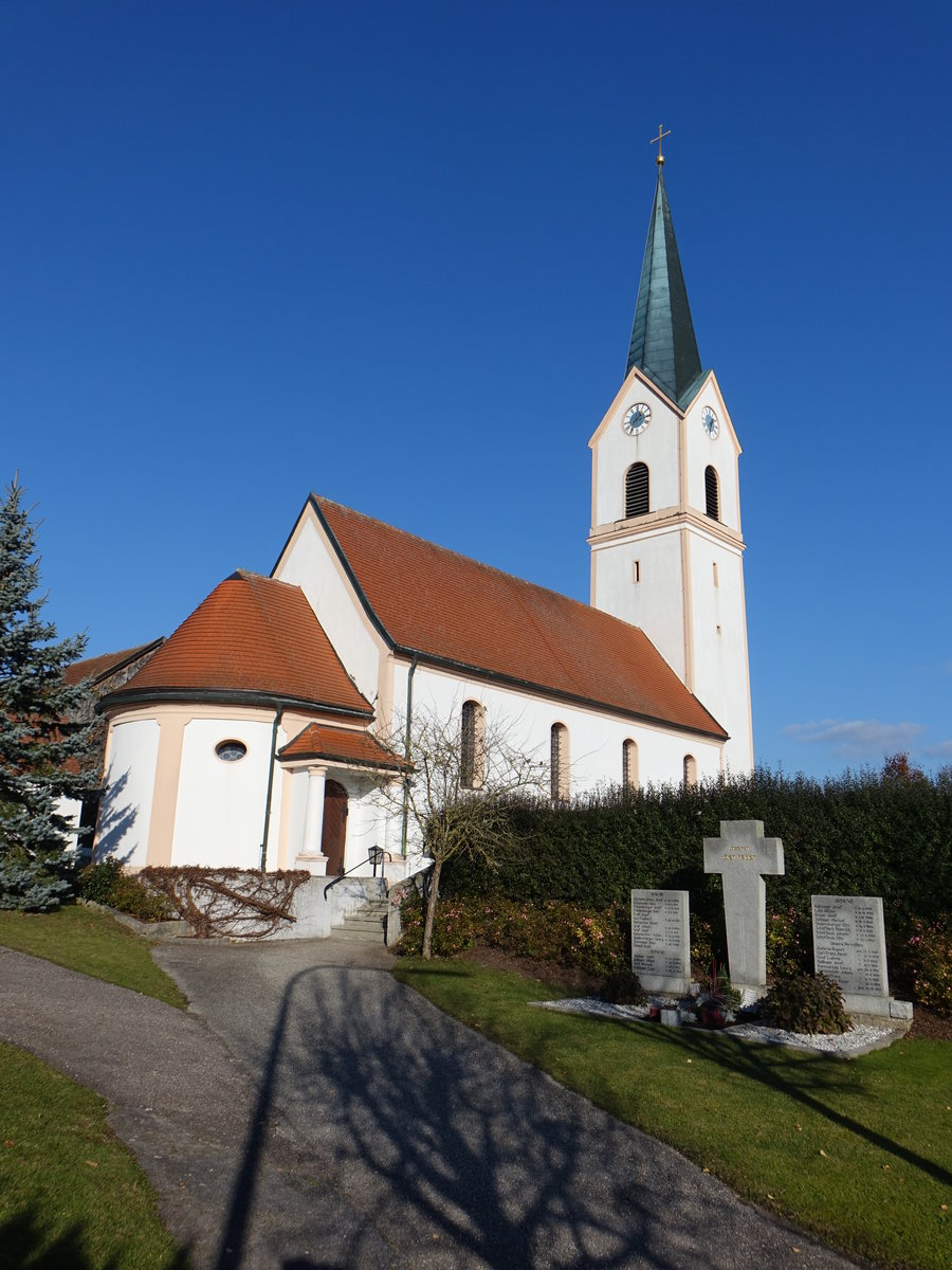 Lailling, Pfarrkirche St. Nikolaus, barocker Saalbau mit mittelalterlichem Chorturm, Turm 13. Jahrhundert, Sakristei um 1500, Langhaus erbaut 1760, erweitert 1908 (14.11.2016)
