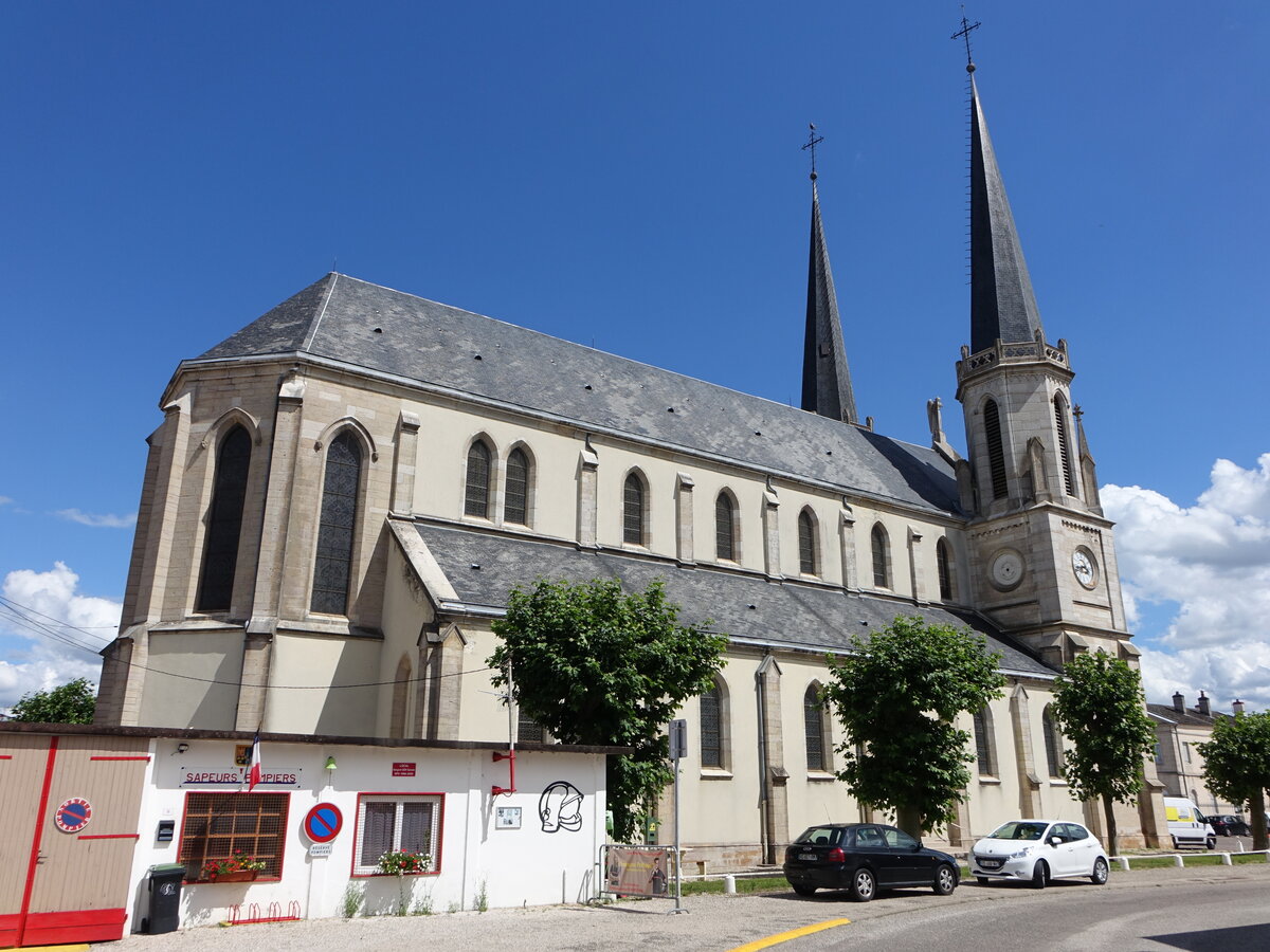 Lamarche-sur-Saone, Pfarrkirche St. Barthelemy in der Rue de Eglise, erbaut im 19. Jahrhundert (01.07.2022)