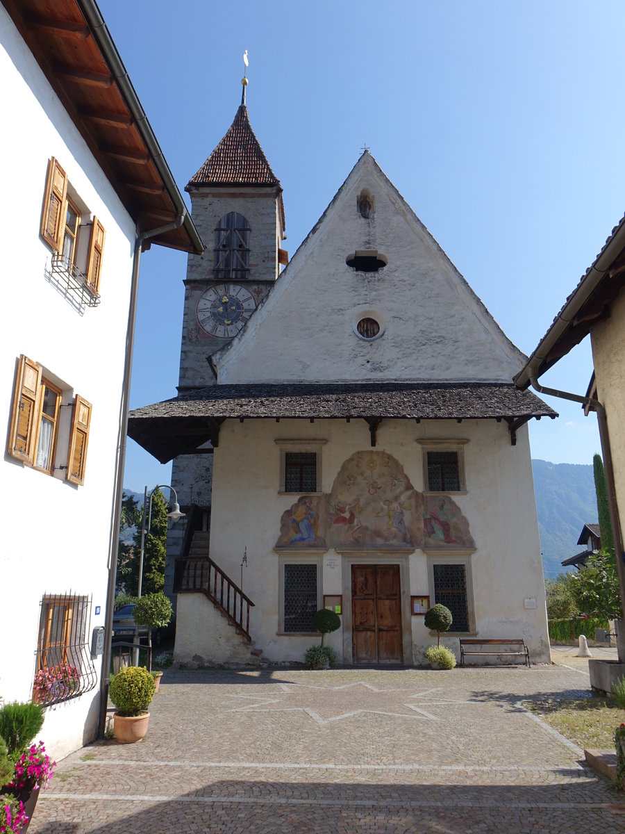 Lana, Pfarrkirche St. Peter, Chor und Kirchturm 15. Jahrhundert, Langhaus mit Tonnengewlbe erbaut von 1680 bis 1681 (15.09.2019)