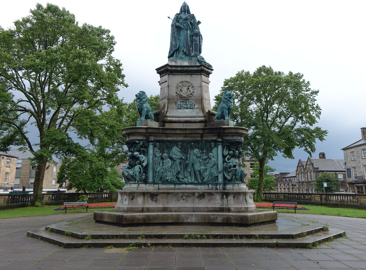 Lancaster, Queen Victoria Denkmal am Dalton Square, designed 1906 von Herbert Hampton (04.07.2015)