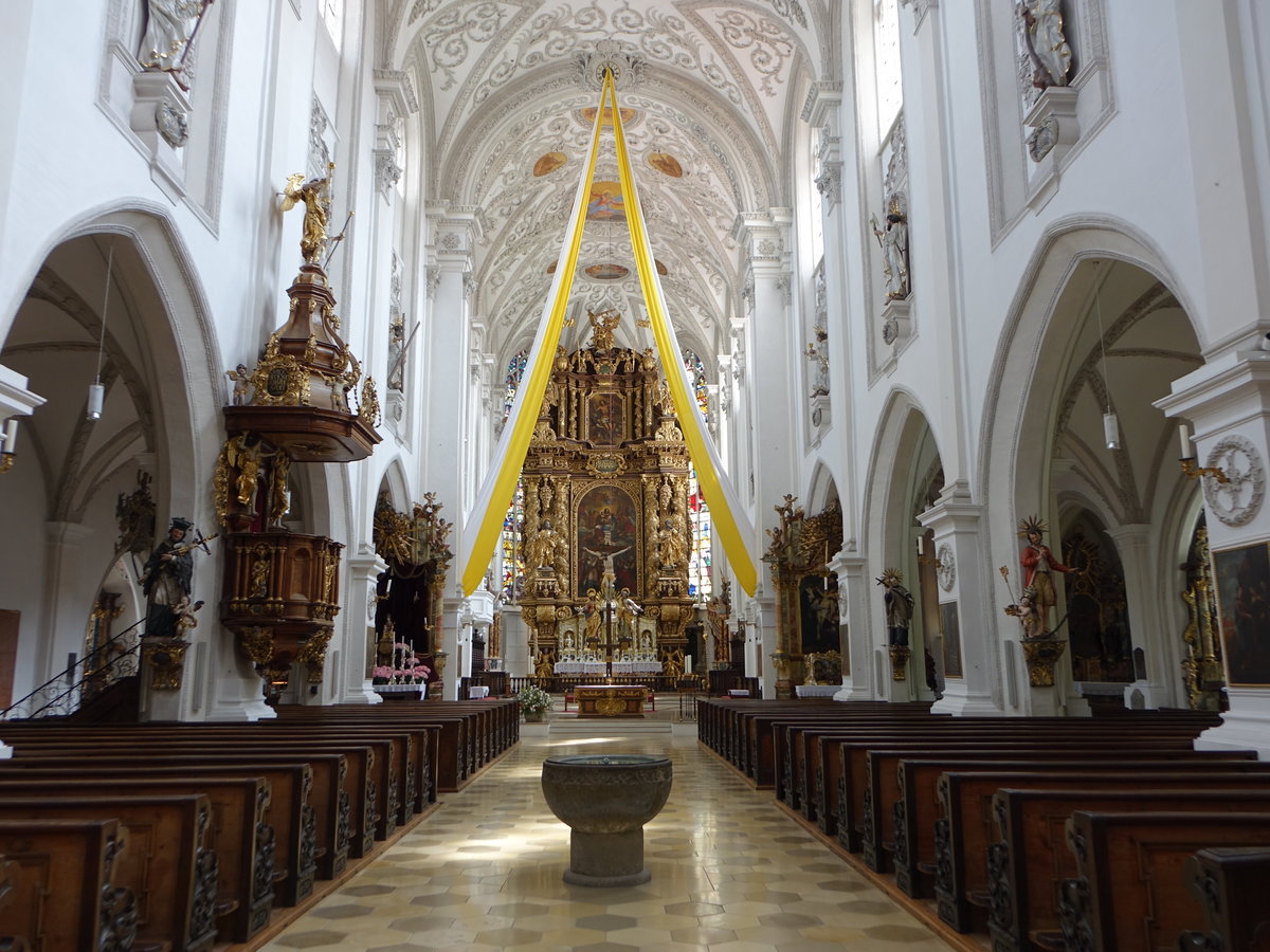 Landsberg, barocker Innenraum der Katholische Stadtpfarrkirche Mari Himmelfahrt (18.05.2019)