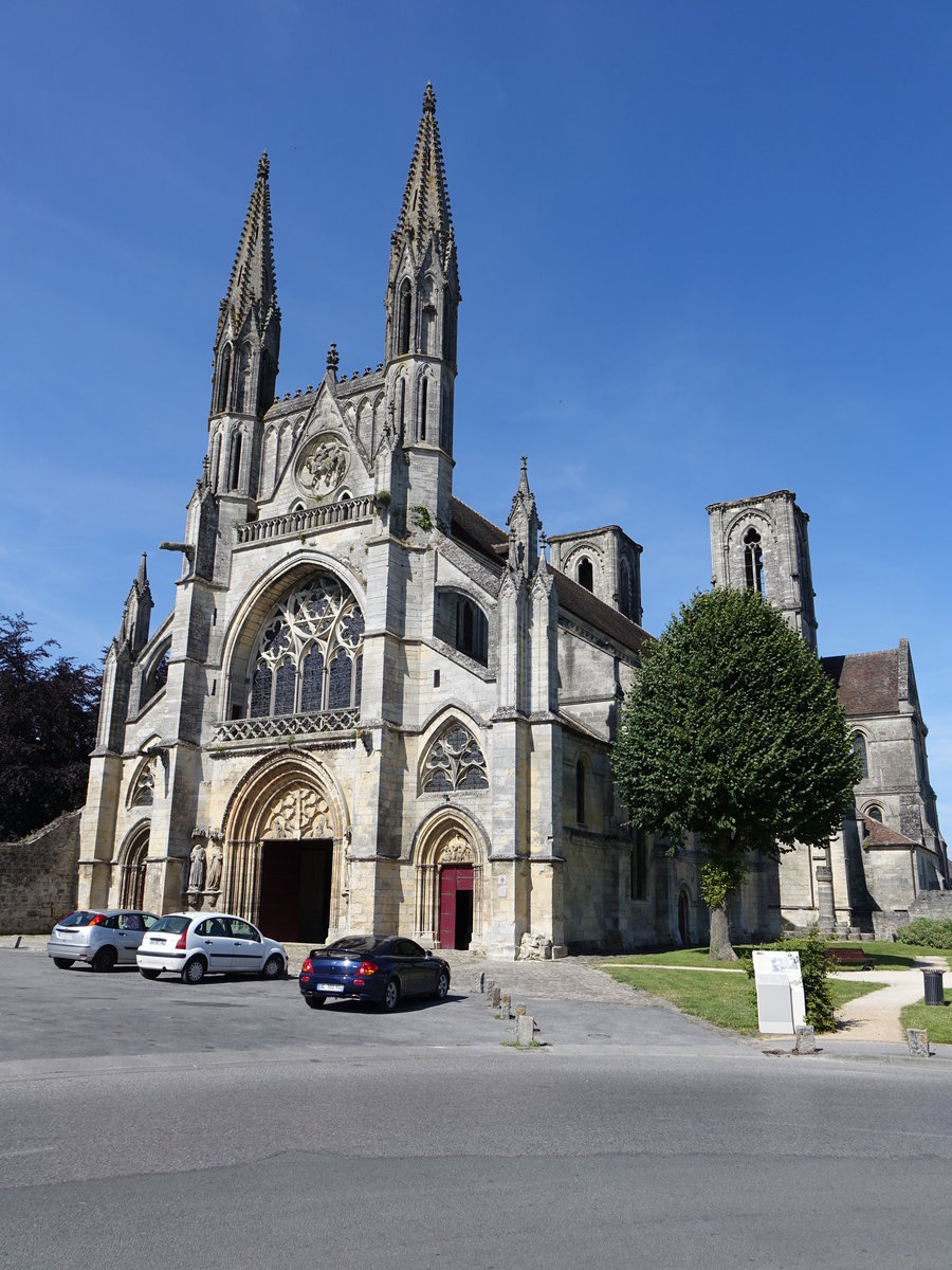 Laon, Abteikirche St. Martin, erbaut im 12. Jahrhundert als Prmonstratenserabteikirche (09.07.2016)