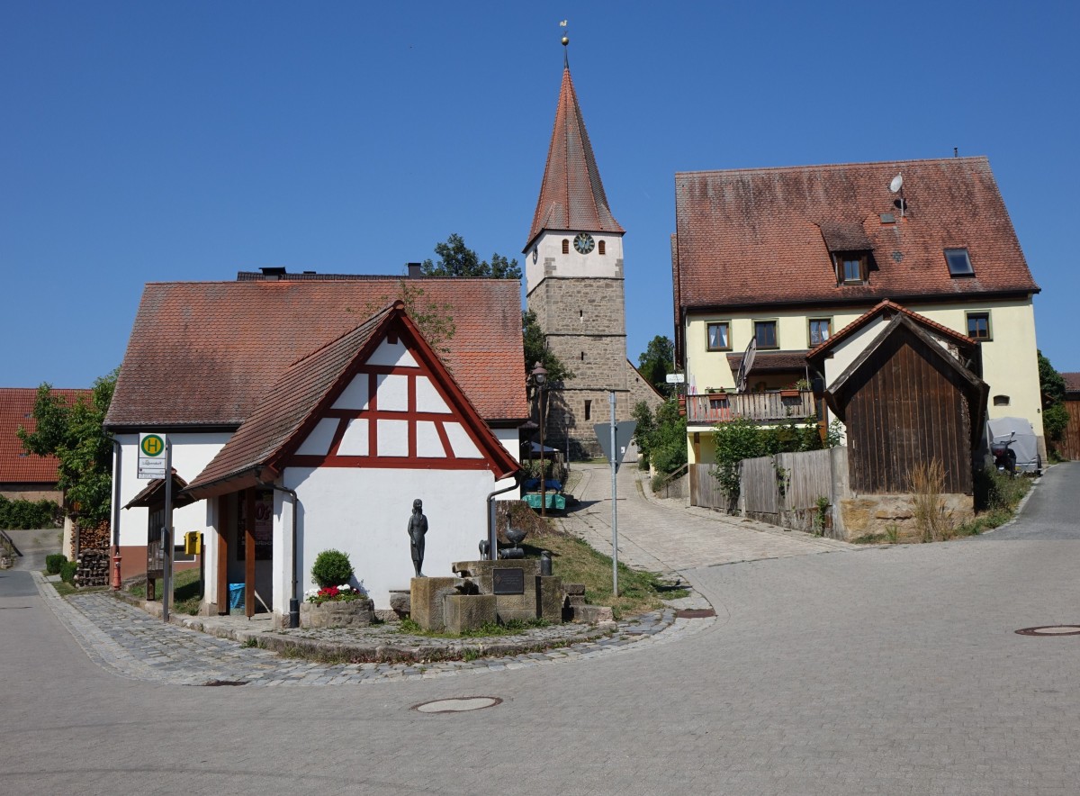 Laubendorf, Ev. St. Georg Kirche und Pfarrhaus, Chorturmkirche erbaut im 14. Jahrhundert, Pfarrhaus erbaut 1724 (02.08.2015)