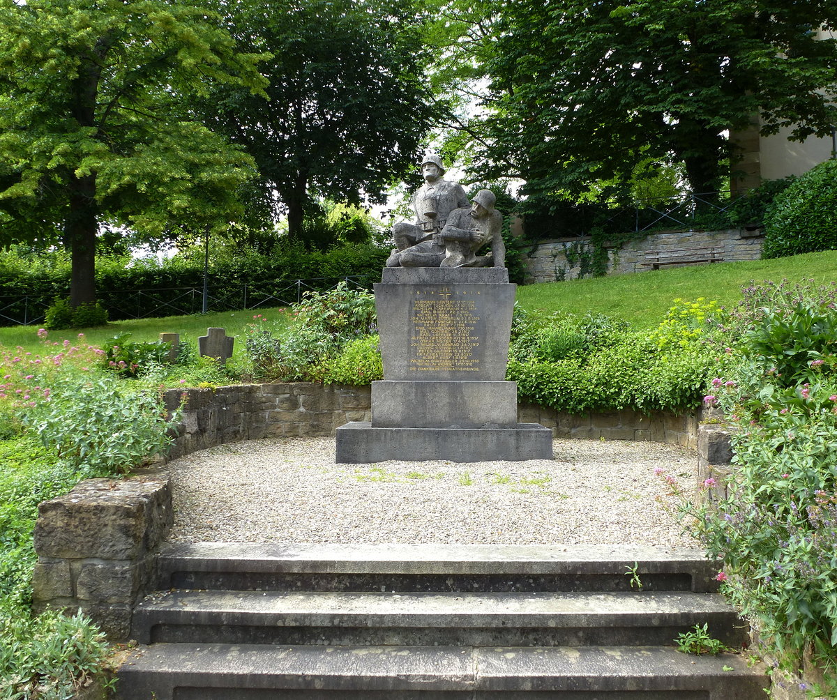 Laufen, Denkmal fr die Kriegsopfer von 1914-18, am Aufgang zur St.Johannis-Kirche, Juli 2016 