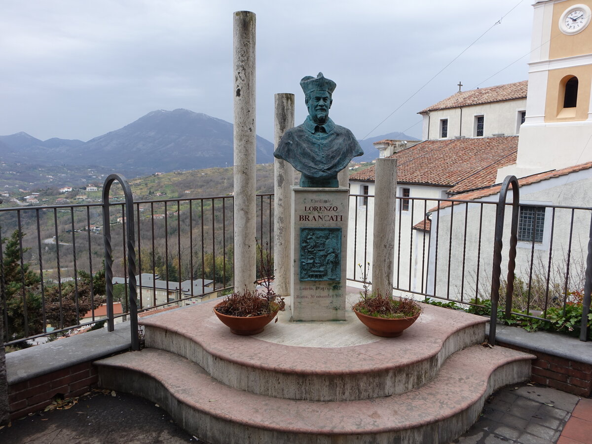 Lauria, Denkmal fr Kardinal Laurenzo Brancati an der Via Roma (28.02.2023)