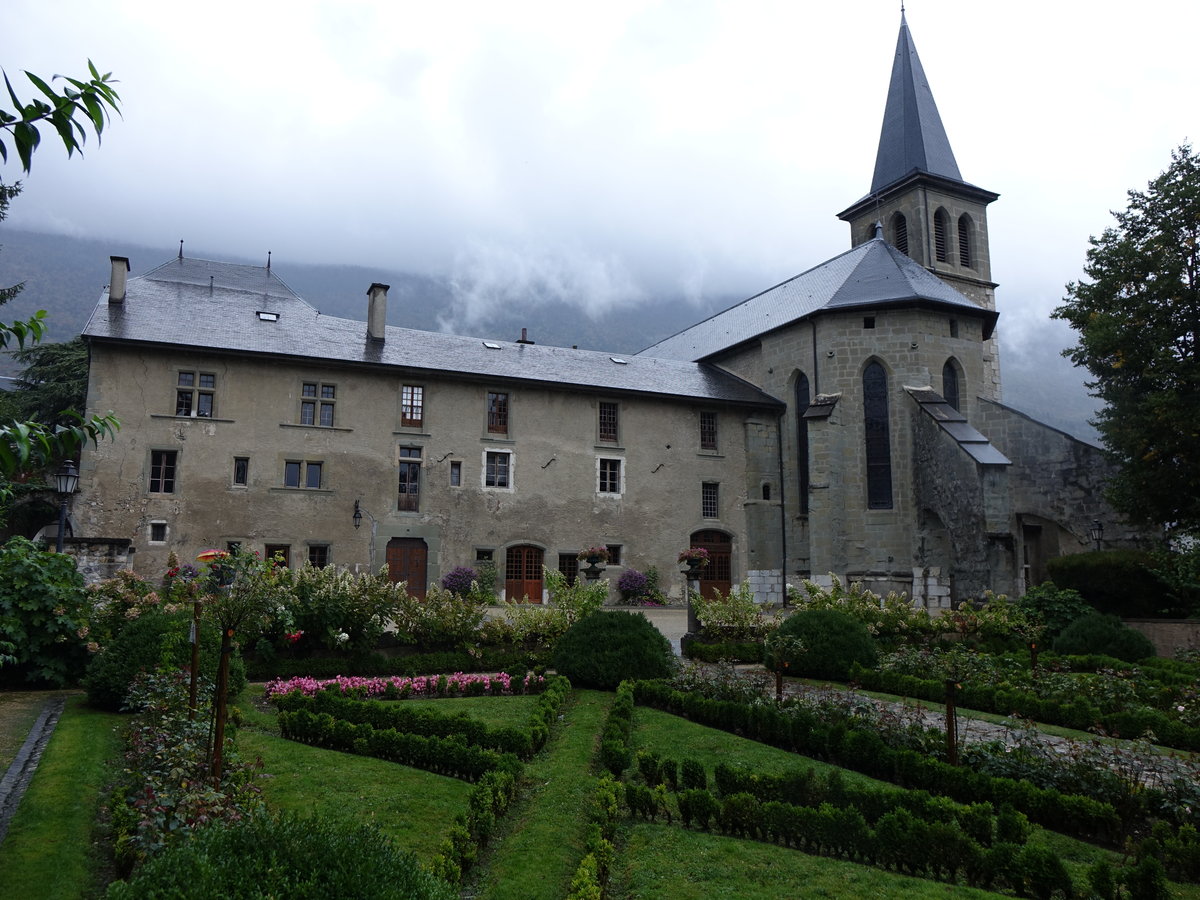 Le Bourget-du-Lac, Probsteikirche St. Laurent mit Kloster, erbaut im 15. Jahrhundert (17.09.2016)