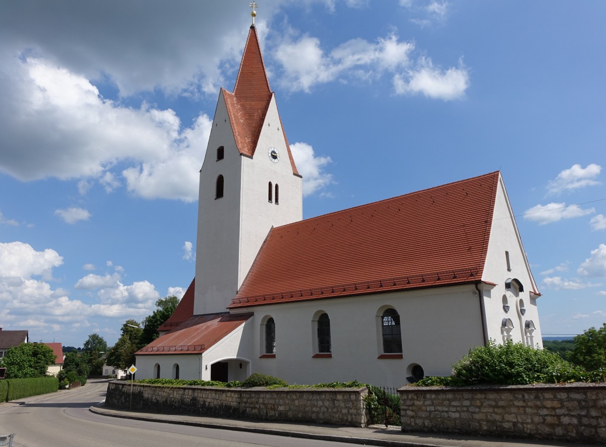 Lechsend, St. Vitus Kirche, Saalbau mit Altarraum im Turm, erbaut im 14. Jahrhundert, zwischen 1720 und 1730 barockisiert (07.06.2015)