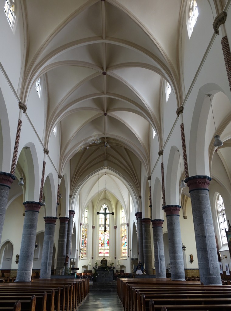 Leende, Mittelschiff der St. Petrus Kirche (02.05.2015)