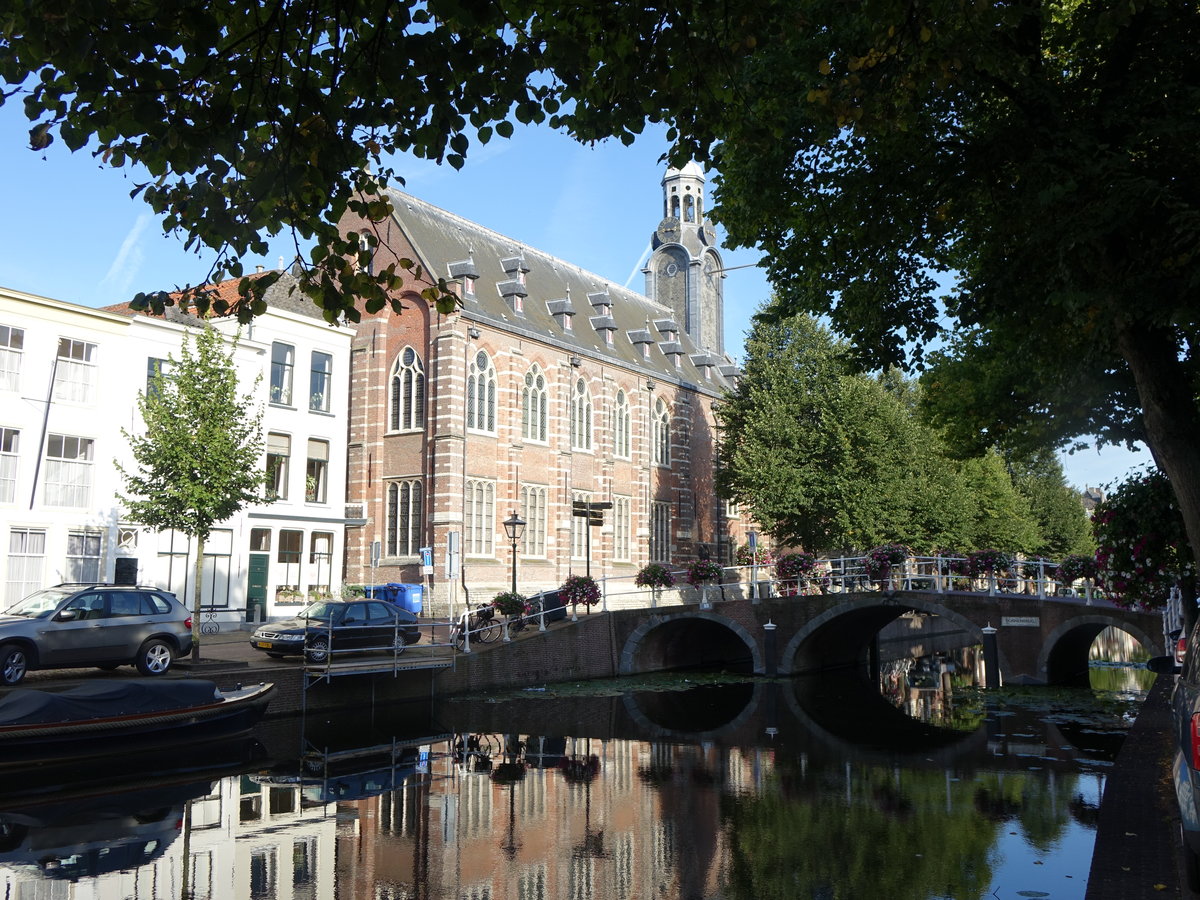Leiden, Academie, erbaut 1516, ab 1581 Hauptgebude der Universitt (23.08.2016)