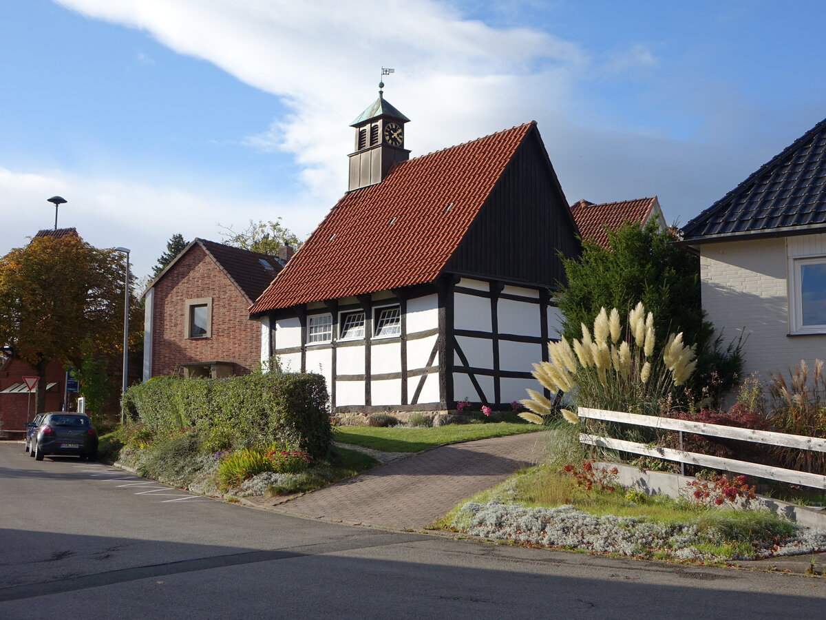 Lemmie, Fachwerk Kapelle auf Felsteinsockel, erbaut 1631 (06.10.2021)