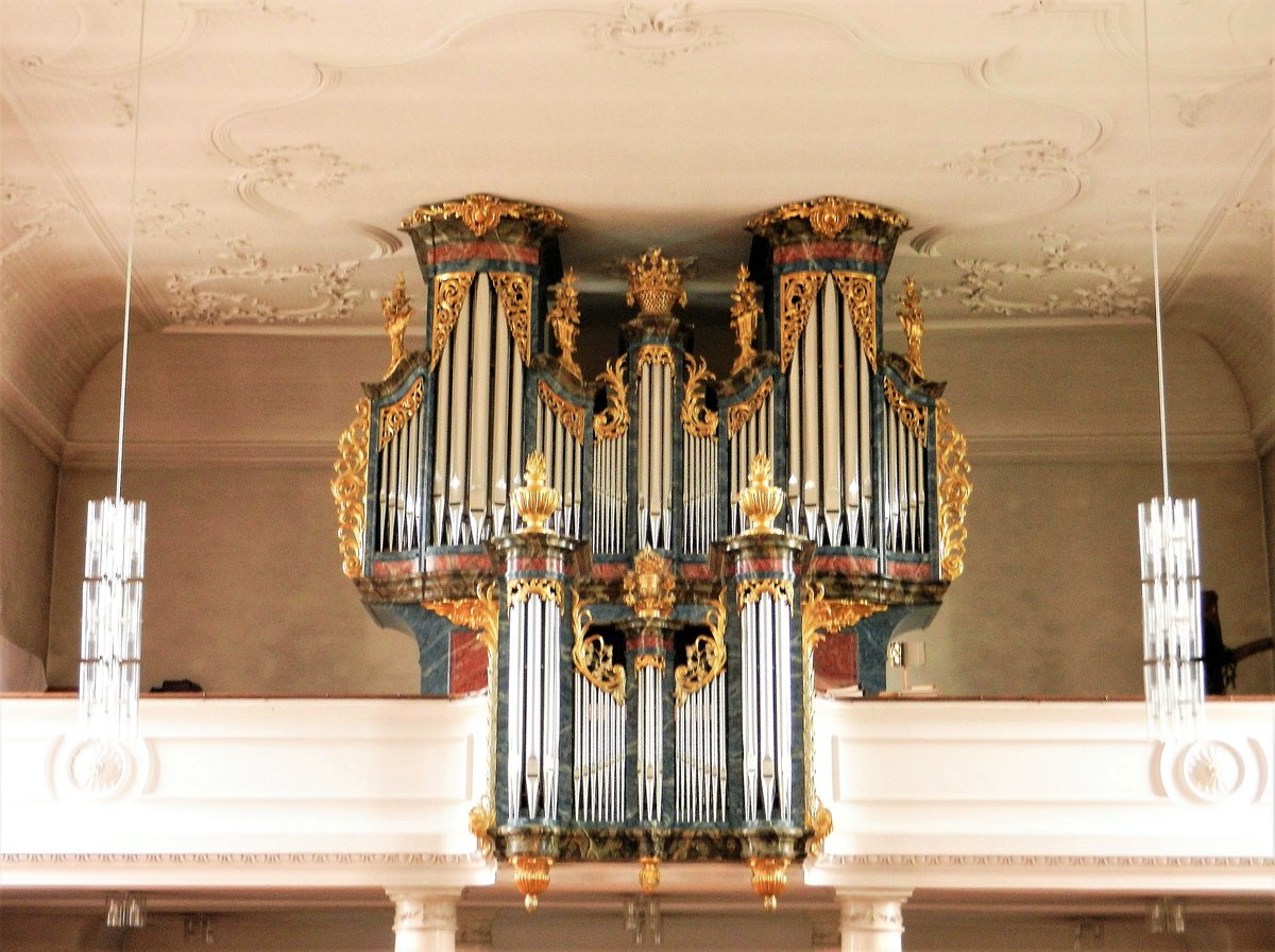 Lenzburg, reformierte Kirche. 1973 wurde die Orgel im bestehenden Rokoko-Prospekt von 1761 durch ein neues Instrument ersetzt - 06.06.2012