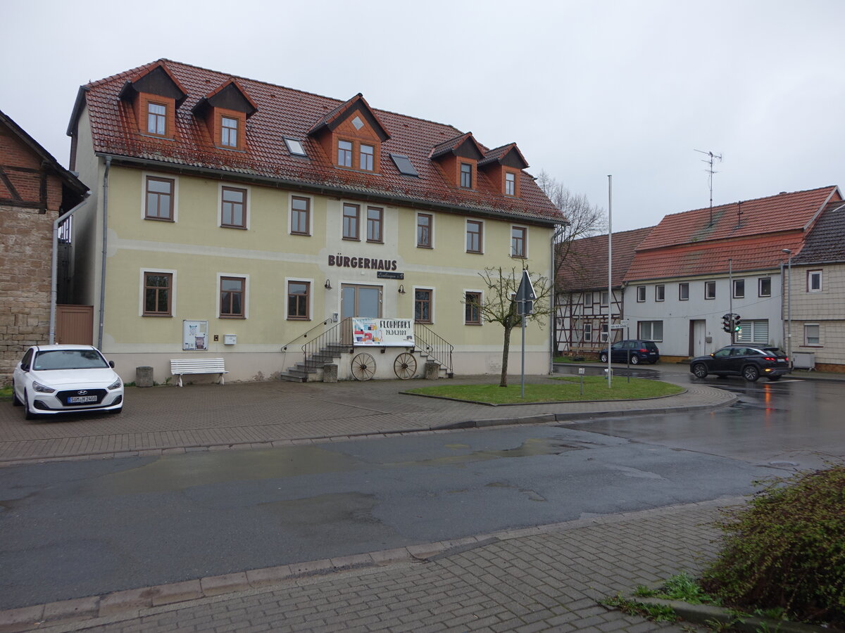 Leubingen, Brgerhaus in der Rosa Luxemburg Strae (08.04.2023)