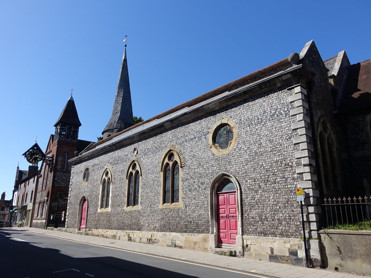 Lewes, Pfarrkirche St. Michael in der High Street, Turm 12. Jahrhundert, Kirchenschiff erbaut im 13. Jahrhundert (04.09.2023)