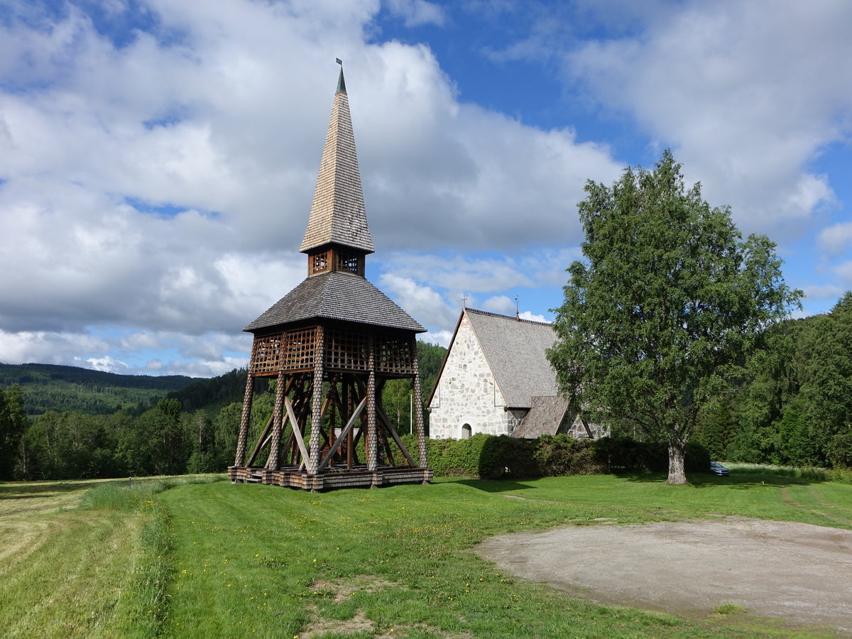 Liden, Ev. Kirche, erbaut 1480, Glockenturm von 1958 (20.06.2017)