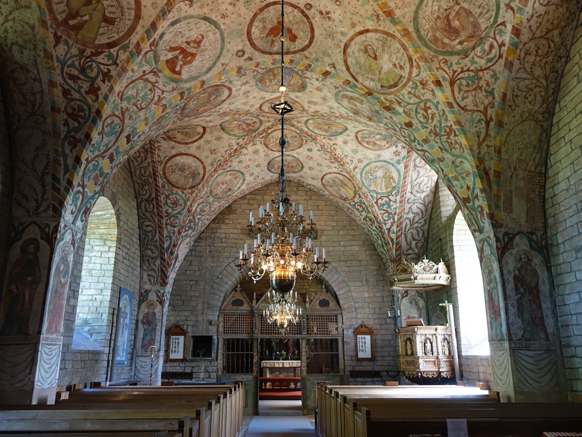 Lidkping, Gewlbemalereien in der Kirche von Husaby, Kanzel und Altar 17. Jahrhundert (15.06.2015)
