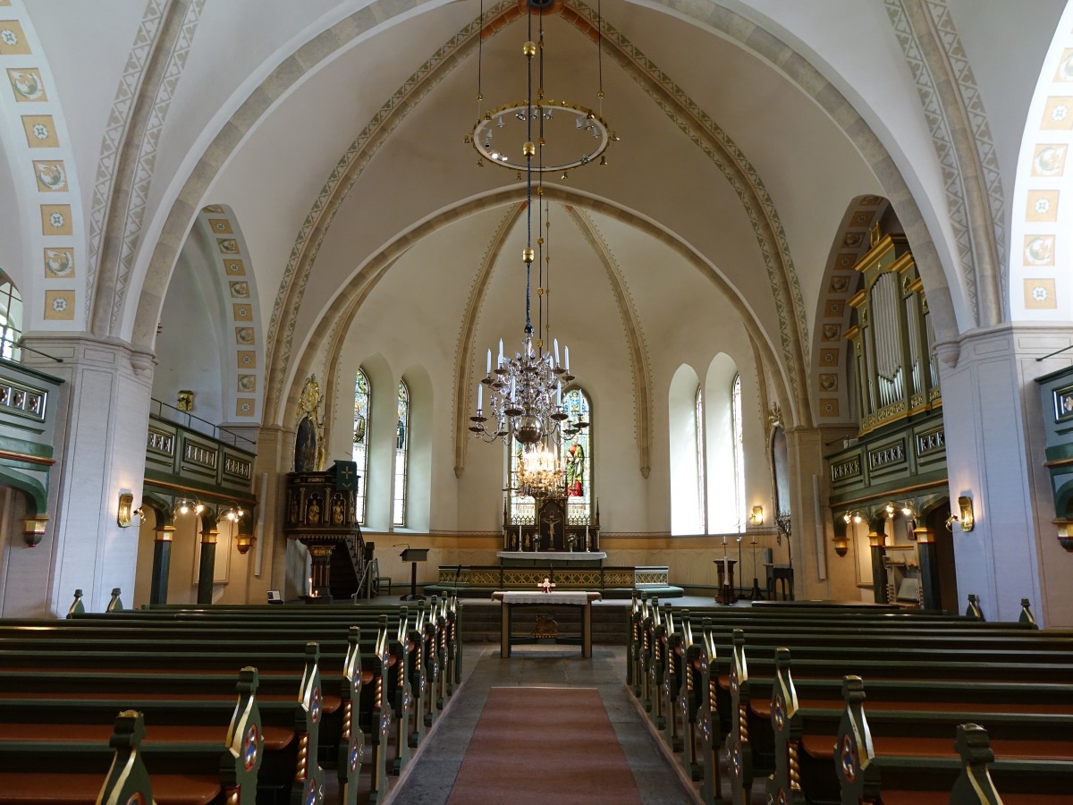 Lidkping, Innenraum der St. Nikolai Kirche, Kanzel und Altar von Helgo Zettervall (15.06.2015)