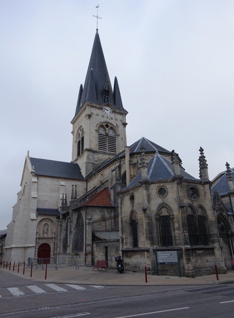 Ligny-en-Barrois, Notre Dame Kirche, erbaut im 13. Jahrhundert (26.10.2015)