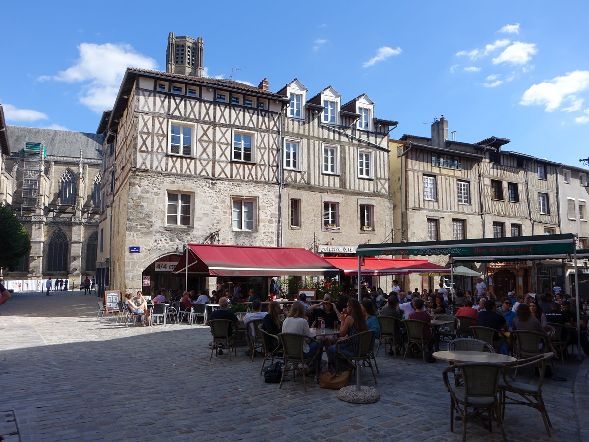 Limoges, historische Huser am Place Saint-Etienne (14.07.2017)