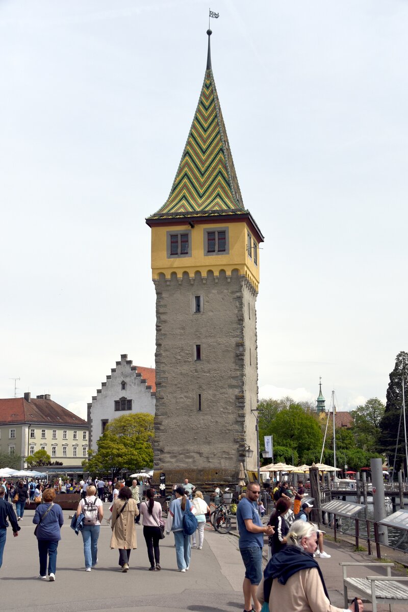 LINDAU (Bodensee), 07.05.2023, der Mangturm an der Hafenmole; er war von 1180 bis 1856 als Leuchtturm in Betrieb