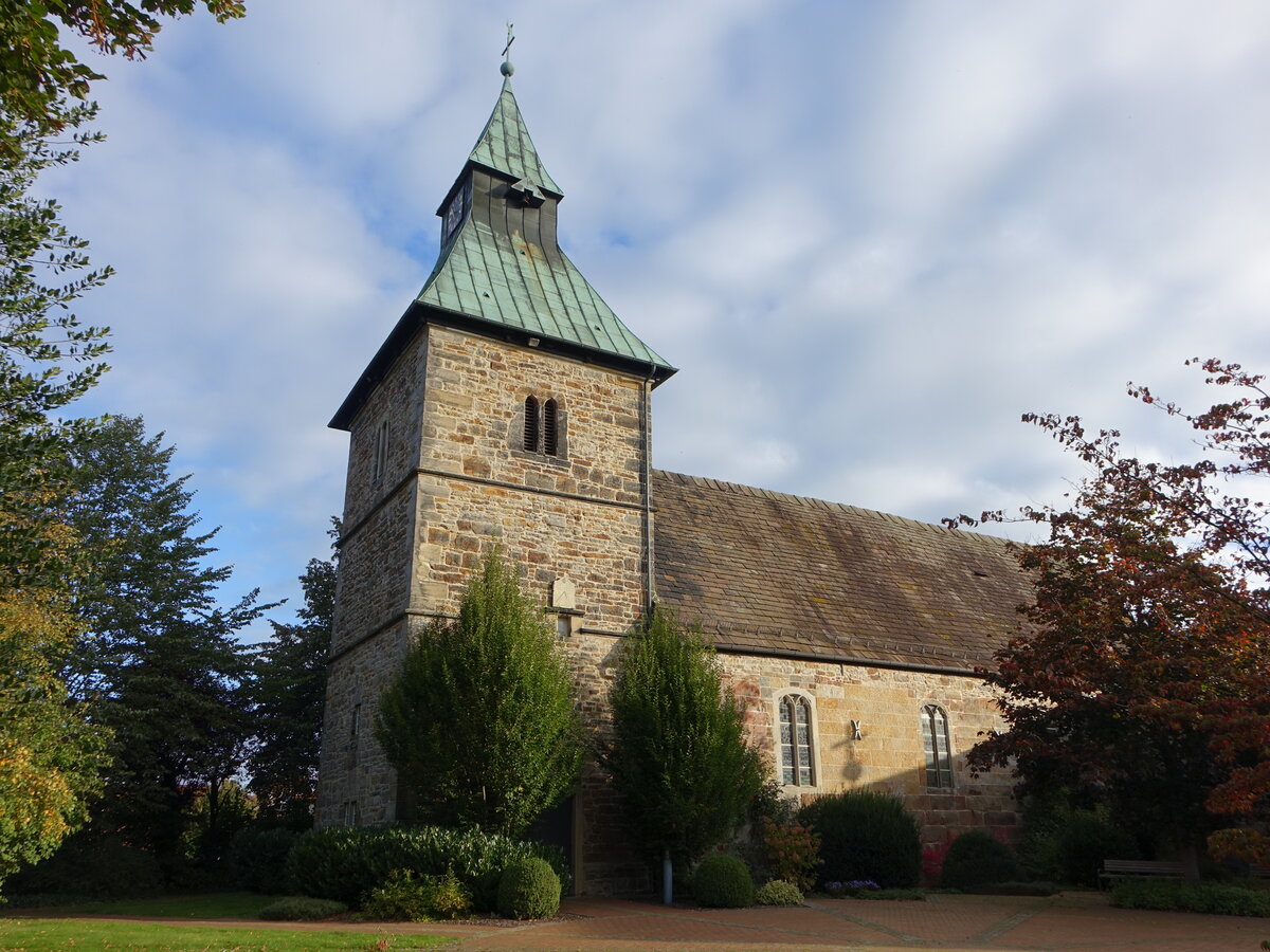 Lindhorst, evangelische St. Dionysius Kirche, erbaut ab 1180, Kirchturm von 1565 (07.10.2021)