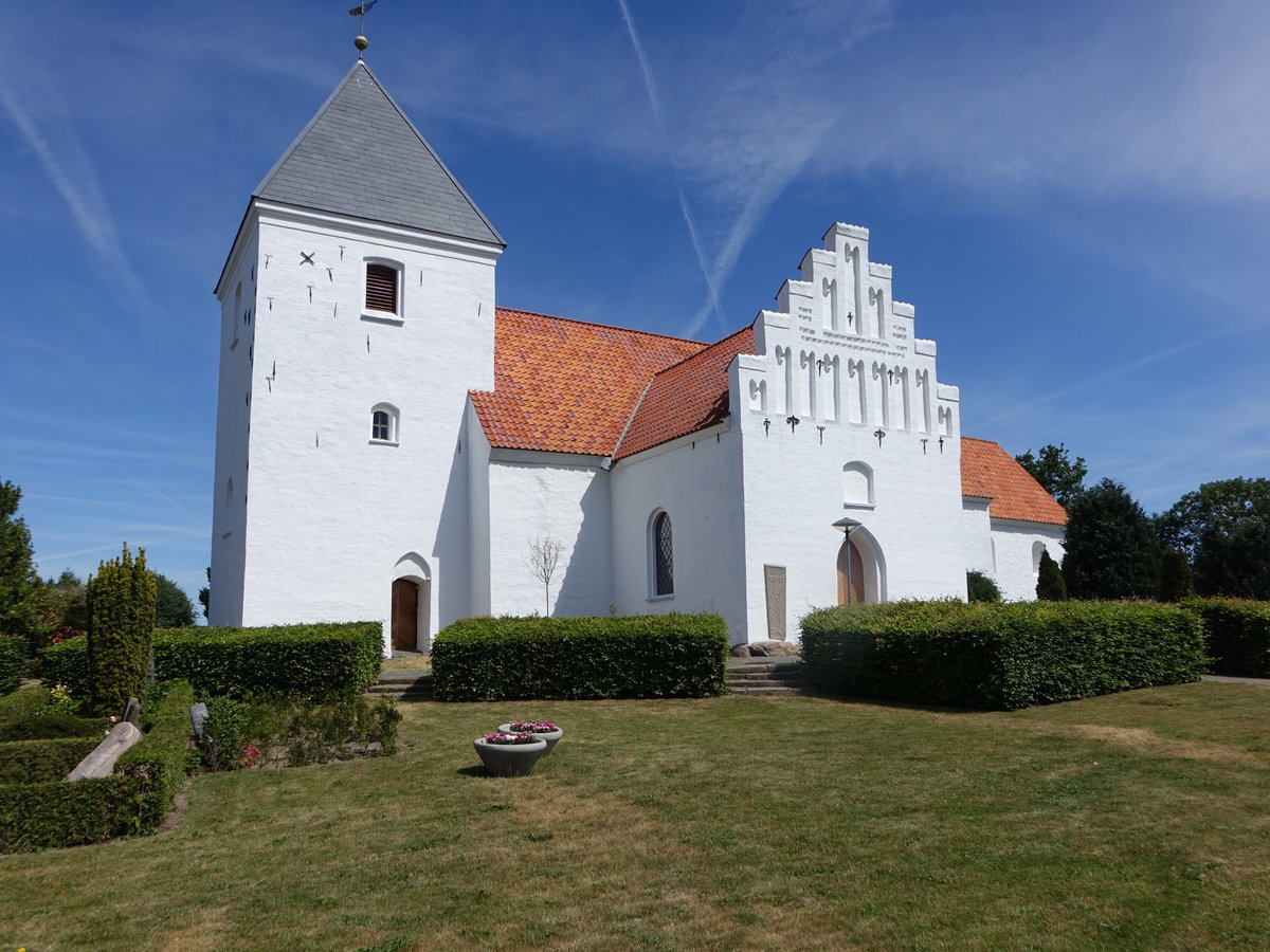 Lisbjerg, romanische Ev. Kirche, erbaut im 11. Jahrhundert (07.06.2018)