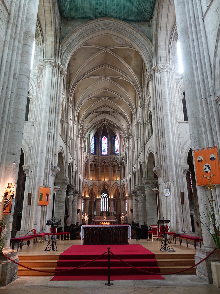 Lisieux, Chor der Kathedrale St. Pierre, Gesthl aus dem 14. Jahrhundert (12.07.2016)