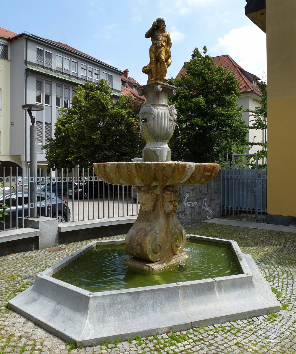 Ljubljana, Brunnen an der National-und Universittsbibliothek, Juni 2016