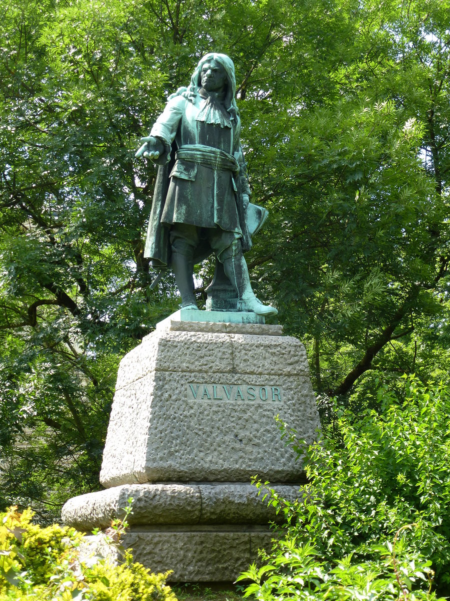 Ljubljana, Denkmal fr den Historiker und Naturwissenschaftler Johann Weichard Valvasor (1641-93), steht im Museumspark, Juni 2016