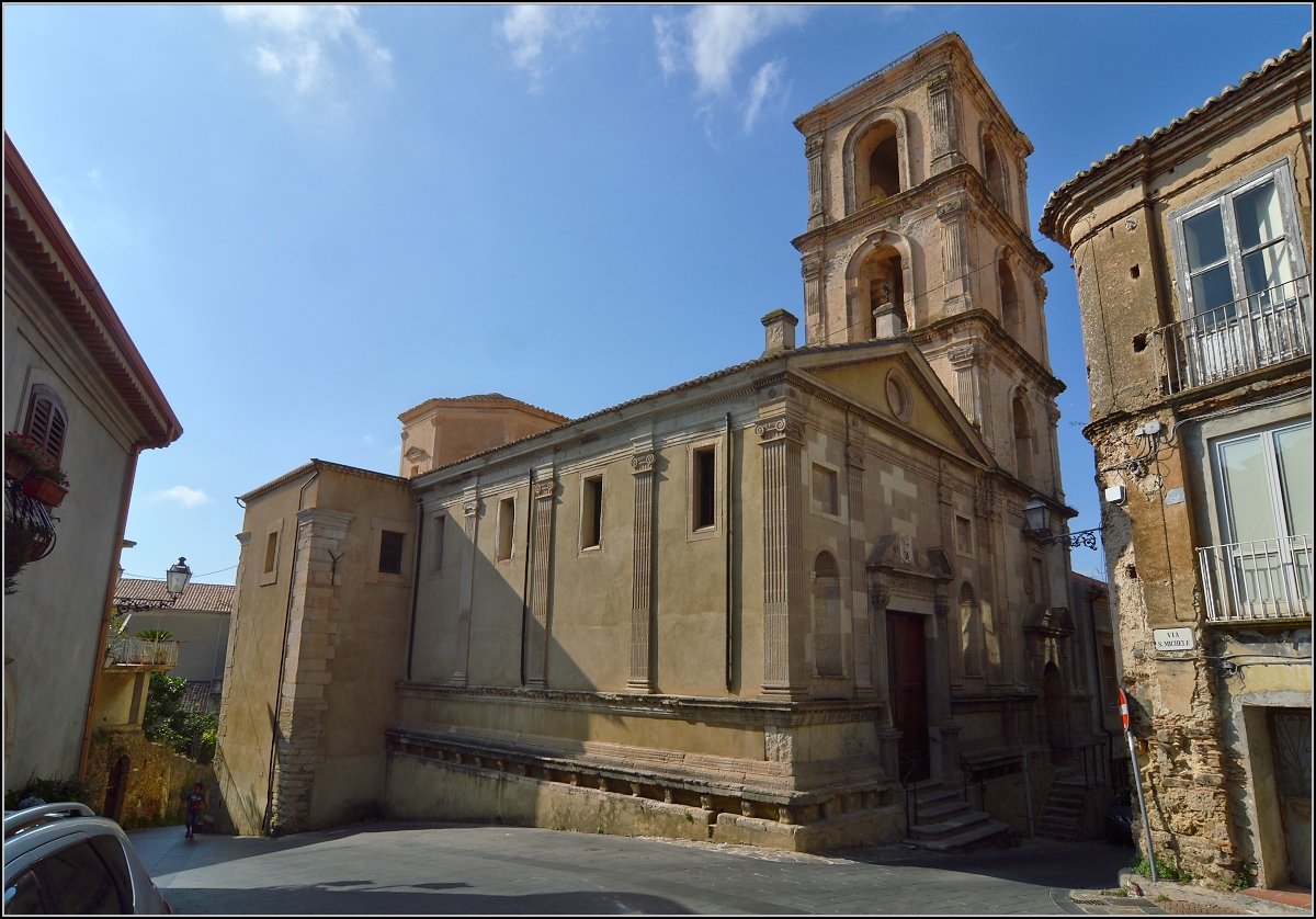 Lwenberg - frher Monteleone, seit 1928 wieder mit dem rmischen Namen Vibo Valentia versehen.

Chiesa San Michele an der Scesa del Ges. Sommer 2013.