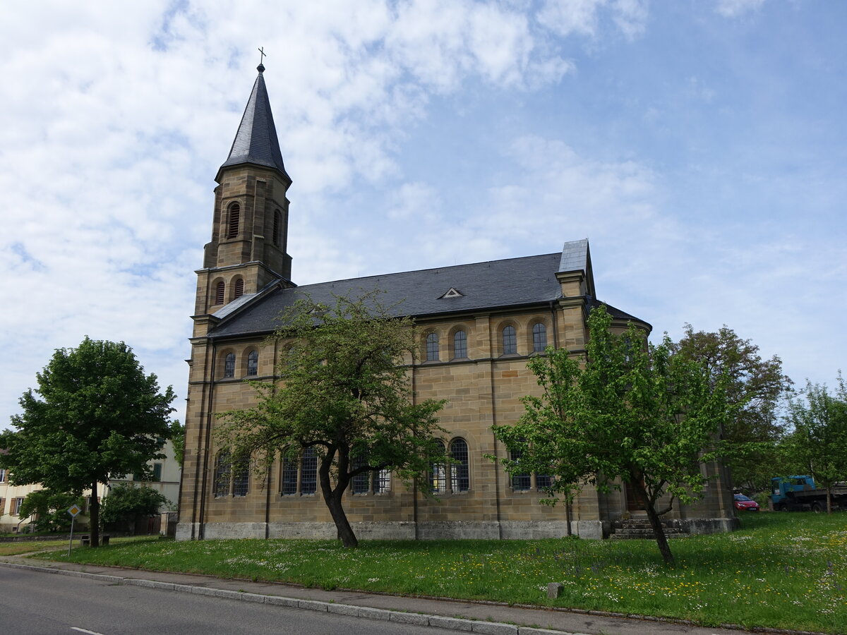 Lohr, evangelische St. Egydius Kirche, neuromanische Saalkirche mit Ostturm, erbaut von 1854 bis 1857 (29.05.2016)