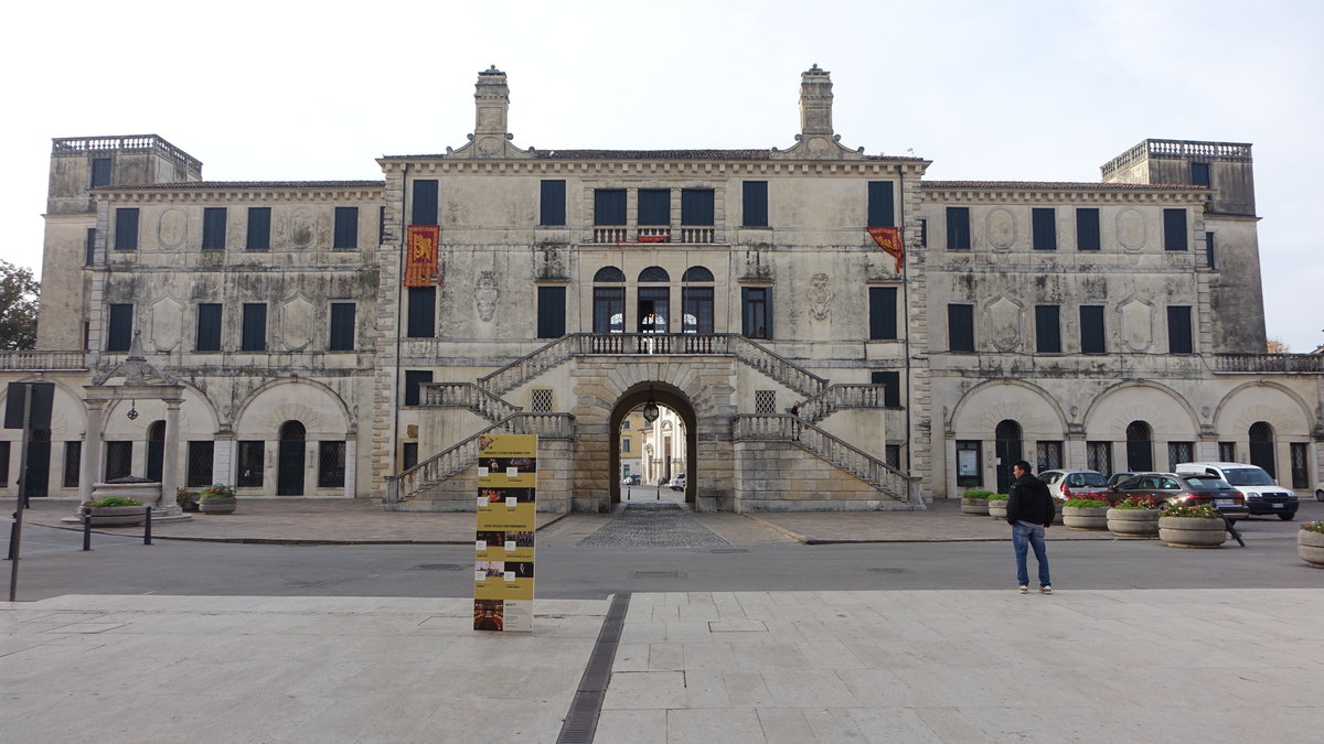 Lonigo, Palazzo an der Piazza Giuseppe Garibaldi (28.10.2017)