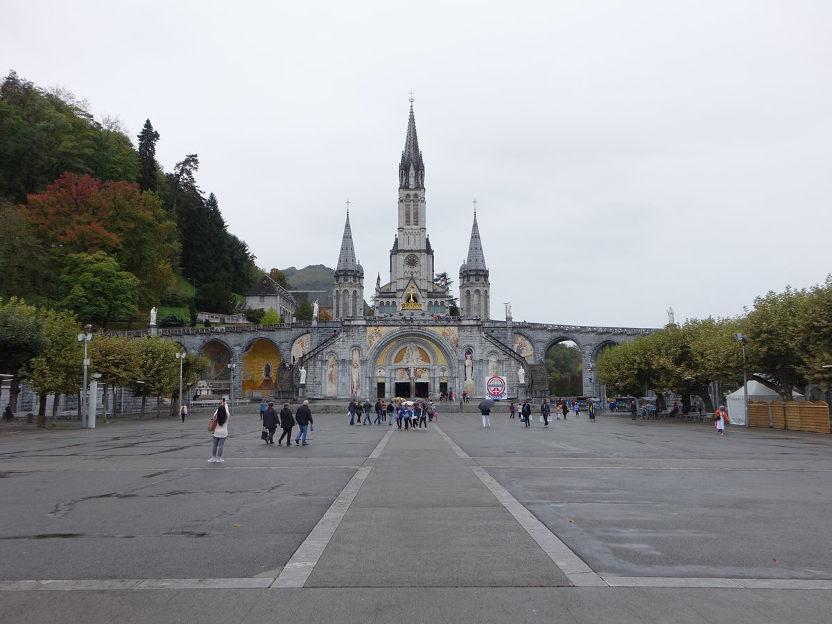 Lourdes, Wallfahrtskirche Notre-Dame-de-l’Immacule-Conception, erbaut von 1866 bis 1871 nach den Plnen des Architekten Hippolyte Durand (01.10.2017)