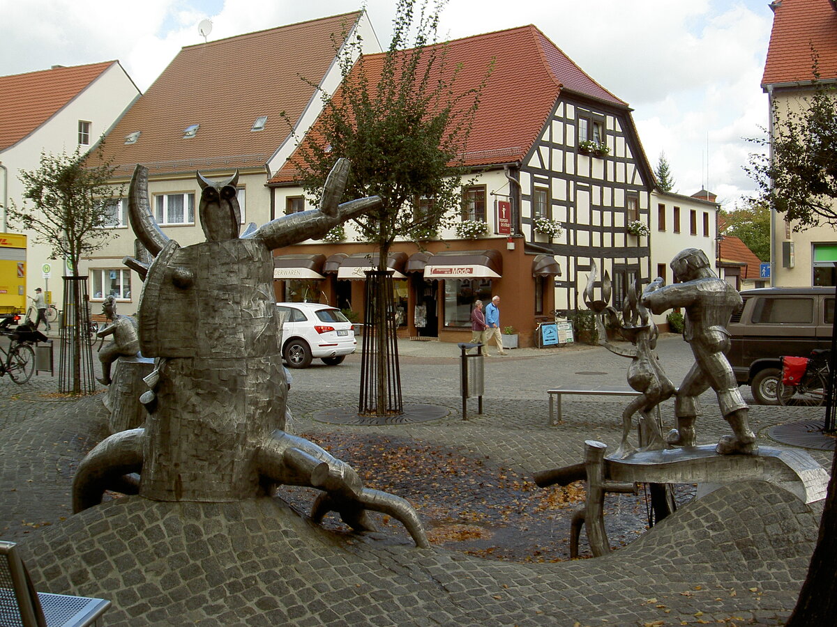 Lbbenau, Sagenbrunnen am Kirchplatz (20.09.2012)