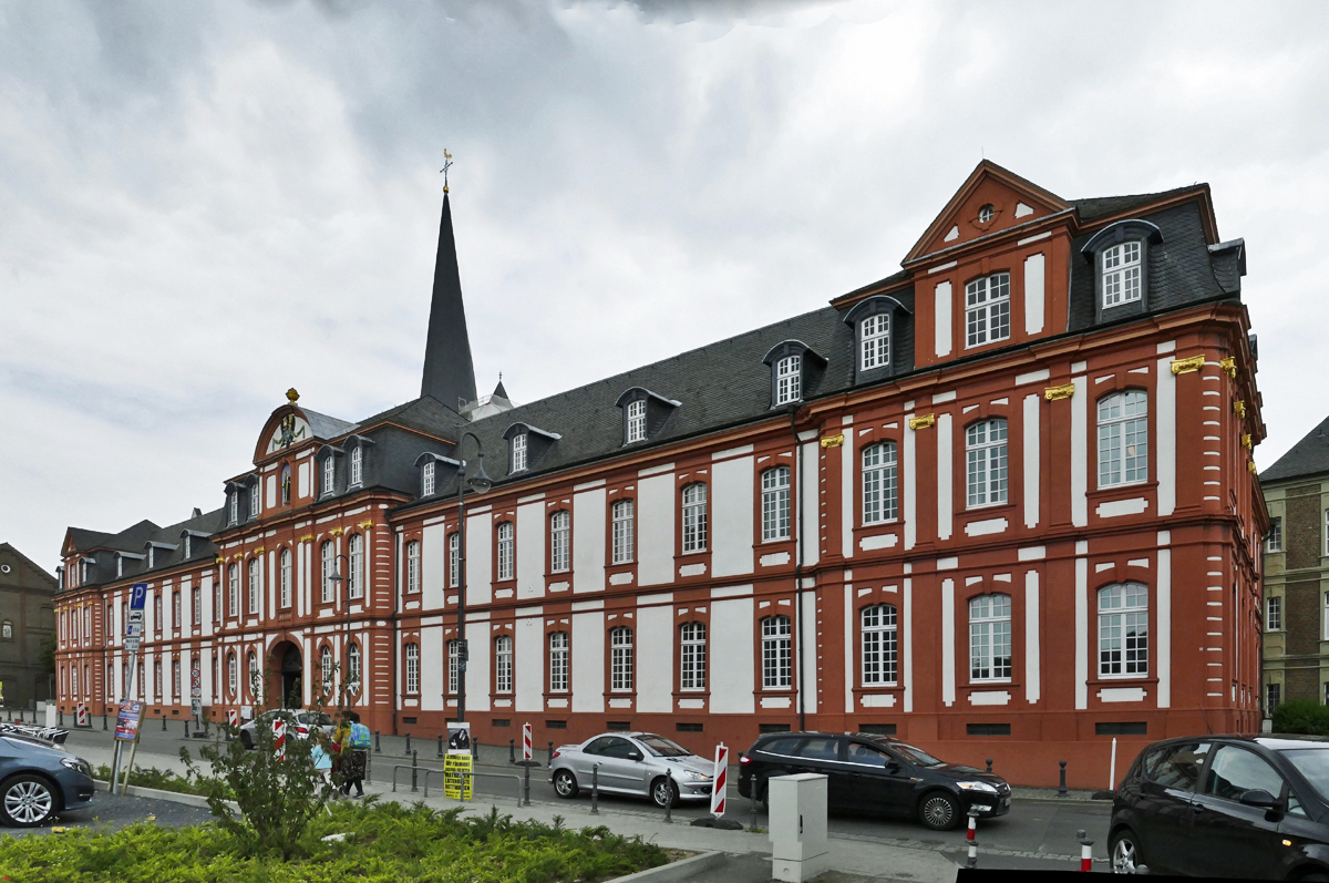 LVR Kulturzentrum in der Abtei Brauweiler (ehemalige Benedektinerabtei).  Aufnahme von der Straenseite im Westen. 10.06.2017