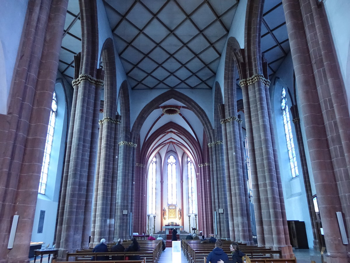 Mainz, dreischiffiger gotischer Innenraum der St. Stephan Kirche (01.03.2020)