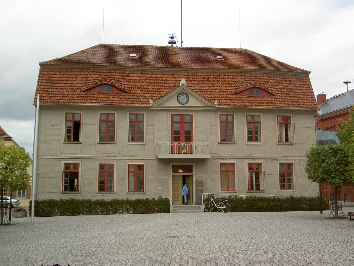 Malchow, klassizistisches Rathaus von 1821 am alten Markt (17.09.2012)