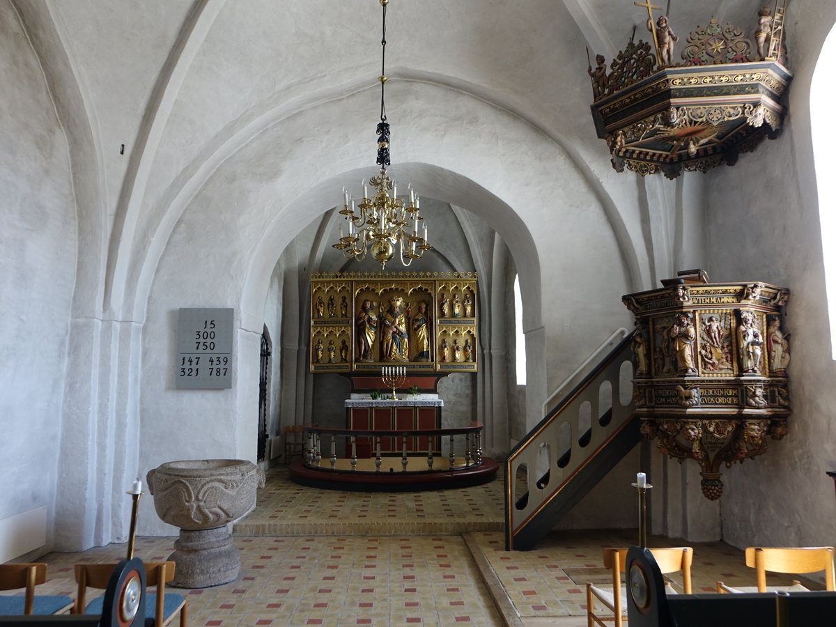 Malling, Altar von 1500 in der Ev. Kirche, Kanzel von Peder Jensen Kolding (24.07.2019)