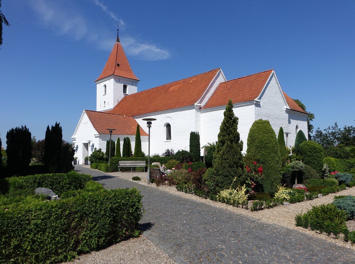 Malling, romanische Ev. Kirche, erbaut im 12. Jahrhundert (24.07.2019)
