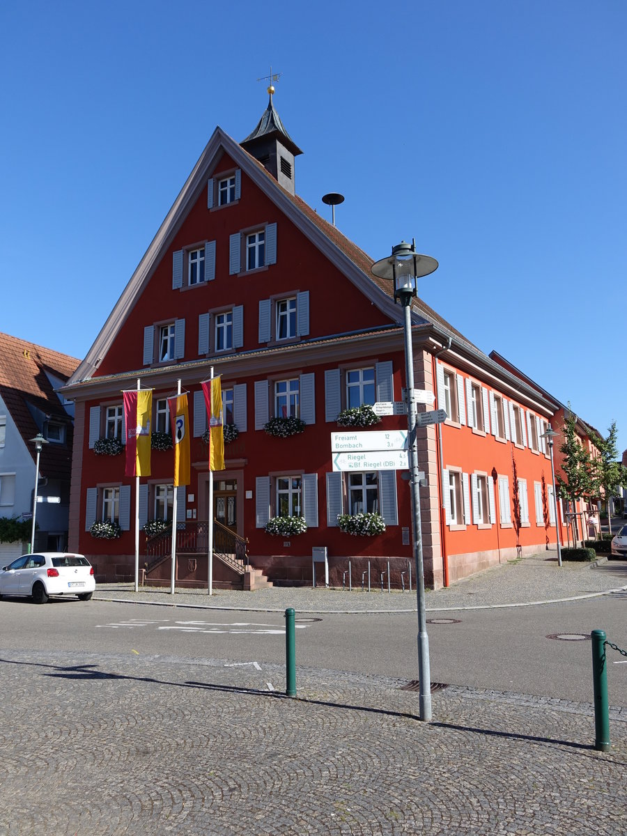 Malterdingen, historisches Rathaus am Marktplatz (14.08.2016)
