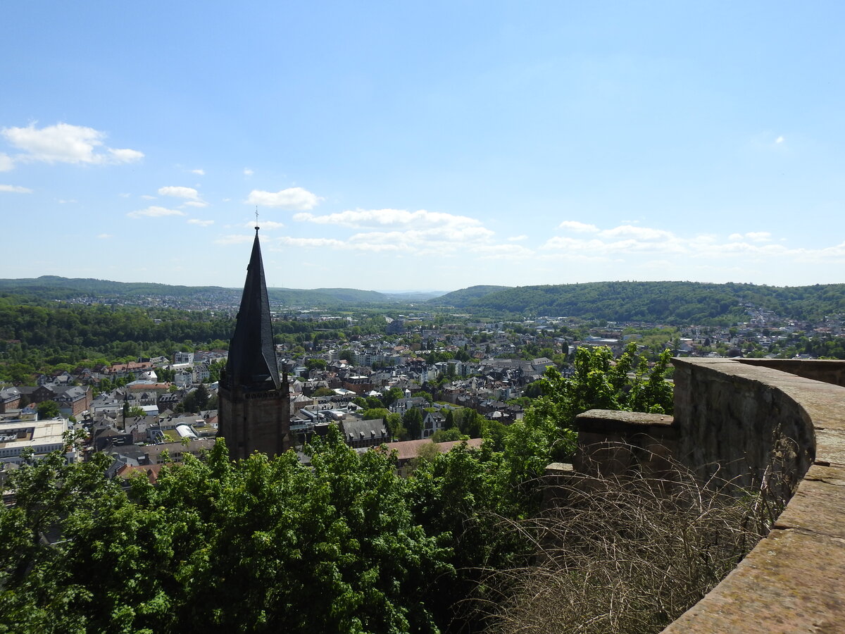 MARBURG LAHN/HESSEN-BLICK VOM LANDGRAFENSCHLOSS
--------nochmal wegen Datenverlust eingestellt....Blick vom Landgrafenschloss auf Stadt und Hinterland,mit der schiefen Turmspitze von St. Marien,
der ltesten Pfarrkirche Marburgs,7.6.2021