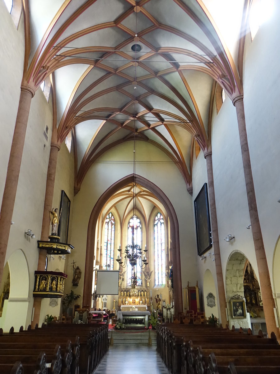 Maribor, gotischer Innenraum der Kathedrale St. Johannes, Chorgesthl von 1771, erbaut von Jozef Holzinger, Kanzel von 1670, Fresken an der Decke von Adam Molk (04.05.2017)