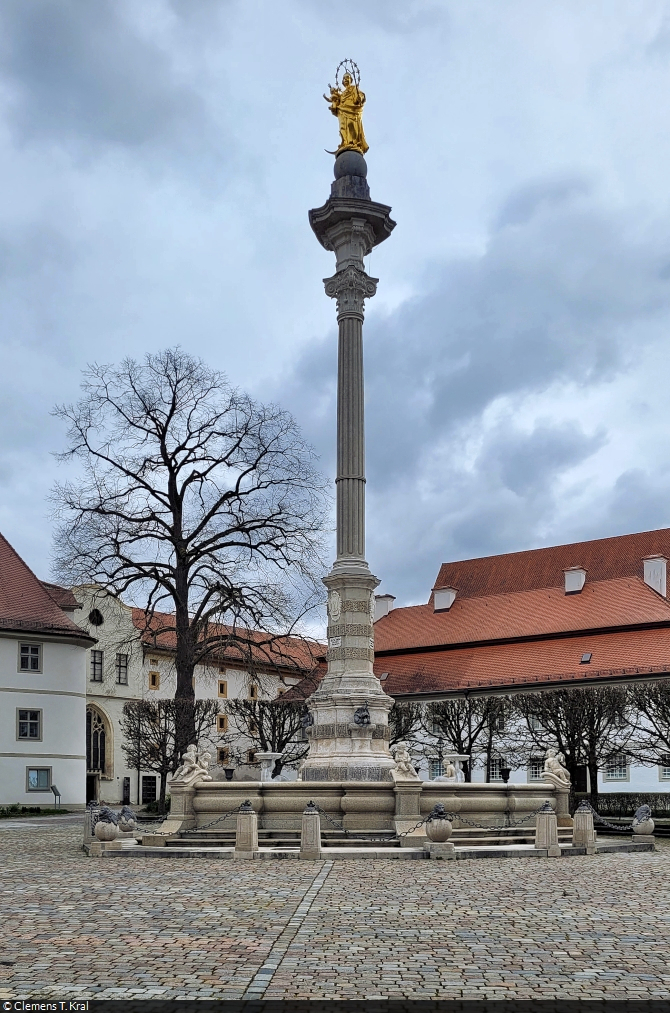 Marienbrunnen mit Marienfigur auf dem Residenzplatz in Eichsttt.

🕓 13.4.2023 | 10:59 Uhr