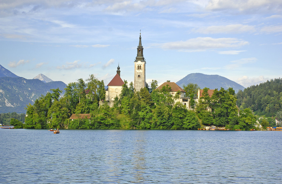 Marienkirche auf einer kleinen Insel des Bleder Sees (slowenisch Blejsko jezero). Aufnahme: 2. August 2016.