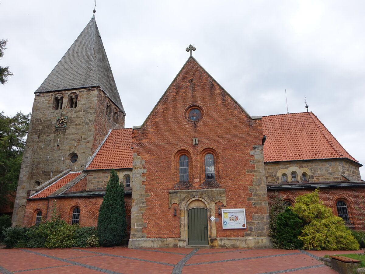 Marklohe, evangelische St. Clemens Kirche, erbaut im 12. Jahrhundert (07.10.2021)