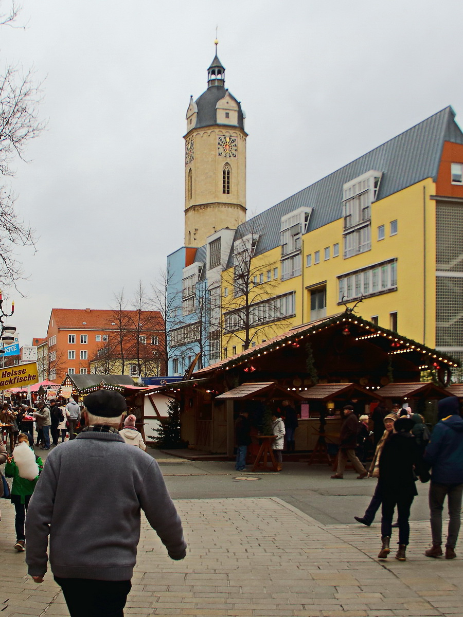 Markplatz und die Stadtkirche Sankt Michael in Jena am 09. Dezember 2017.