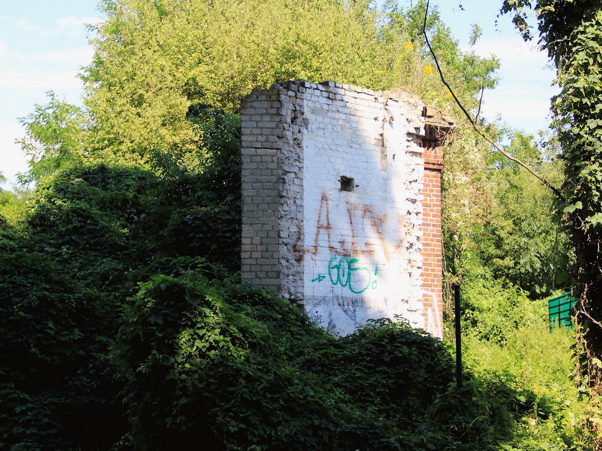 Mauerteil vom ehemaligen Gefngnisareal des Ost-Berliner Gefngnisses und Arbeitshauses am 15. August 2017 in Rummelsburg / Lichtenberg.